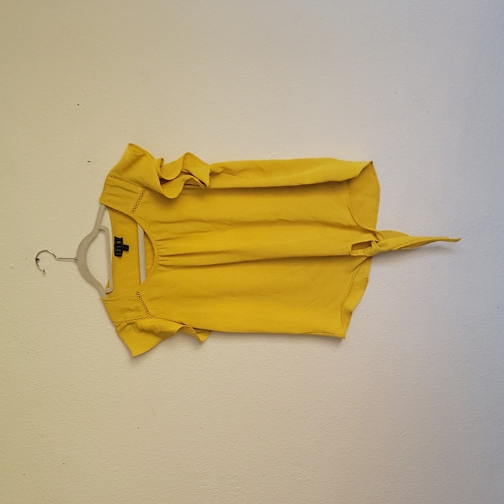 O L M roundneck blause size Medium color mustard raffle sleeves